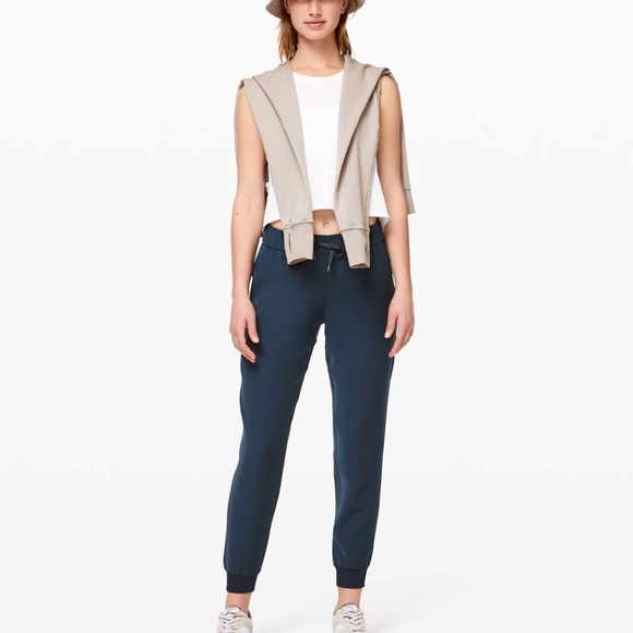 [SOLD] Lululemon On The Fly Joggers - Picture 2 of 5